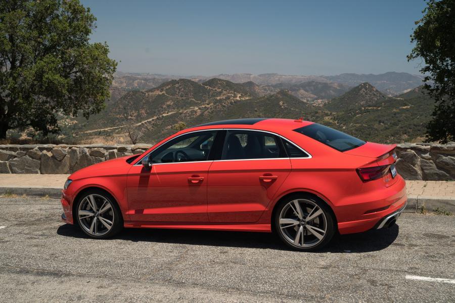  Audi RS3 Sedan (8V) 2017 года  (NA) (фото 20 из 21)